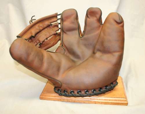 Bobby Doerr OK 3 Finger Front